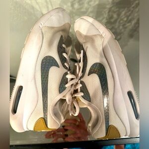 Nike Air Max Oketo SE (GS) unisex kids shoes white size 4.5Y